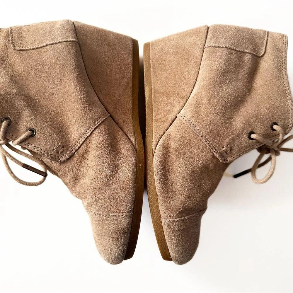 Toms Women's 7 Tan Suede Desert Wedges